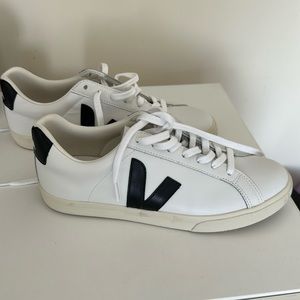 VEJA women’s sneaker